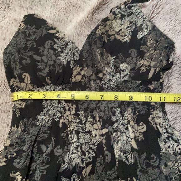 V-Neck Black Printed Maxi Dress - Picture 4 of 5